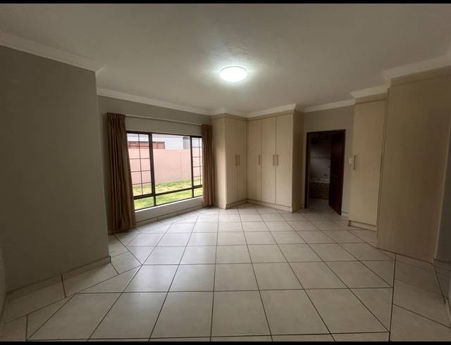 5 BEDROOM HOUSE FOR SALE IN VANDERBIJLPARK SE 8